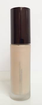 Becca cosmetics first light priming filter is an instantly brightening makeup primer that refreshes the dull complexion using cool light technology. Becca Backlight Priming Filter Review Swatches The Beauty Endeavor
