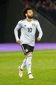 محمد صلاح هو لاعب كرة قدم مصري يبلغ من العمر 25 عاما أدخل الفرحة علي قلوب الملايين من المصريين بعد وصول المنتخب المصري كاس العالم بروسيا 2018 و غير طريقة تشجيع. Ø±Ù…Ø²ÙŠØ§Øª Ø¹Ù† Ù…Ø­Ù…Ø¯ ØµÙ„Ø§Ø­ ØµÙˆØ± Ø±Ù…Ø²ÙŠØ§Øª Ø­Ø§Ù„Ø§Øª Ø®Ù„ÙÙŠØ§Øª Ø¹Ø±Ø¶ ÙˆØ§ØªØ³ Ø§Ø¨ Ø§Ù†Ø³ØªÙ‚Ø±Ø§Ù… ÙÙŠØ³ Ø¨ÙˆÙƒ Ø±Ù…Ø²ÙŠØ§ØªÙŠ