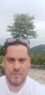 Saludos hermosas chicas ,alguien