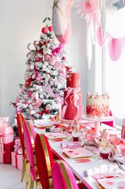Beautiful Christmas Table Settings That Will Enchant Your Guests Pink Christmas Table Setting Pink Christmas Table Pink Christmas Decorations