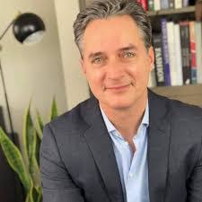 Brett Rand's Instagram, Twitter & Facebook