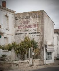 Cours Des Ecoles Sainte Marie De Re Charente Maritime Novembre 2018 Photo De France Vieilles Enseignes Affiches Publicitaires