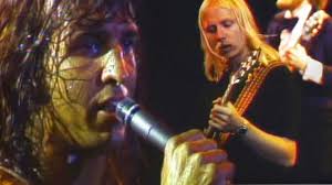 One Man Band Kansas Singer Steve Walsh Shines In 77 Carry On Wayward Son Performance Steve Walsh Kansas The Band Singer