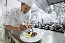 La carne di capra si rivela una sorpresa gustosa e originale, soprattutto se fatto alla brace, mentre sprigiona profumi e sapori che risvegliano la primitiva memoria di banchetti luculliani. Come Cucinare Il Capretto Per Pasqua Nuova Videopuntata Di A Casa Dello Chef Con Ugo Facciola Albergo Edelweiss Larespa Fraz Viceno Crodo Vb