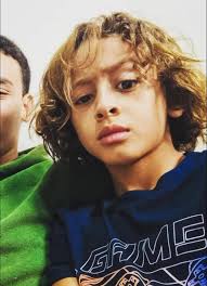 كان محتاج يحضن مامته ومش لاقي البوست الف رحمة ونور تنزل عليها يارب