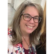 Lisa Raynor's Instagram, Twitter & Facebook