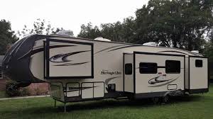 With everything from the look of the professionally designed fabrics to the attention to detail in the well crafted crown molding slide out fascia, wildwood heritage glen has left nothing out when it comes to quality. 2017 Used Forest River Heritage Glen 356qb Fifth Wheel In Florida Fl