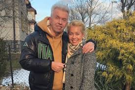 Houslista jaroslav svěcený (58) v posledních několika měsících výrazně zhubl. Jaroslav Sveceny Ze Dna Ho Zvedla Krasna Blondyna Blesk Cz