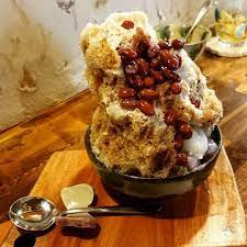 nail フラワーアート 天然石 なじみの良いカラーでまとめた時にはワンポイントで天然石やパーツを乗せると一気に華やぎます ネイル 美甲 夏ネイル 沖縄ネイルサロン nail フラワーアート 天然石 なじみの良いカラーでまとめた nails beauty womens fashion