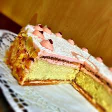 Zuger Kirschtorte En Cherry Torte From Zug Is A Layer Cake From Switzerland That Consists Of Layers Of Nut Meri Fun Desserts Swiss Desserts Homemade Recipes
