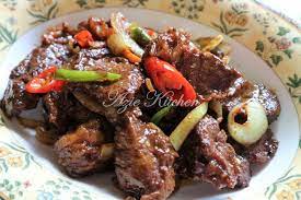 Sedap dimakan dengan nasi putih dan lauk utama lain. Daging Goreng Sos Tiram Azie Kitchen