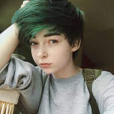 Pin By Horrors Land On Hair Short Emo Hair Emo Hair Emo Scene Hair
