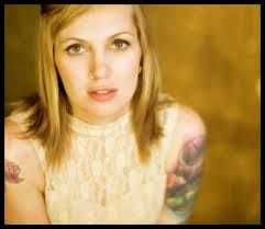 Notívagos O Dia Pela Noite: CANTORA MEGH STOCK MINHA MENTE ESTÁ EM SEU CAOS