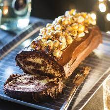 Chocolate Roulade With Hazelnut Cream Hazelnut Croquant Chocolate Roulade Recipes Cuisine Recipes