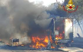 Covid oggi italia, 4.147 contagi e 171 morti. Foto E Video Vasto Incendio A Macomer Ogliastra Vistanet