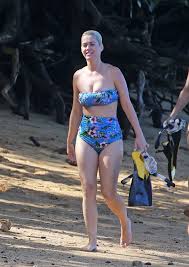 Fans have been waiting for katie and orlando to tie a knot for years, but the wedding has been postponed due to a pandemic. Exclusive No Web Orlando Bloom And Katy Perry Spend Their Christmas Vacation On The Beach In Hawaii With Family Sawfirst