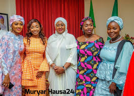 Boyayyun hotunan hadiza gabon da amina amal hausa lezbian. Kalli Kayatattun Sababbin Hotunan Baba Buhari Da Iyalan Shi Hotunan Sun Dauki Hankulan Duniya Sosai Muryar Hausa24 Online Media
