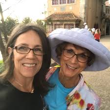 Sonya Diimmler is painting her way to joy, and viewers of her work are  smiling along for the ride. — Chapin Magazine