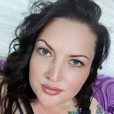 Manda Lynn's Instagram, Twitter & Facebook