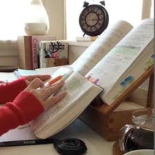 弁理士試験ウケル 笑 on instagram 少しお昼寝して頭スッキリ 午後の部は過去問ゴリゴリ 今日の講師からの 金言 この法文集の中に金も名誉も女も埋まっている 男性らしい発想だけど結構好き この法文集の中から弁理士試験の問題が出る これ一冊まるごと頭