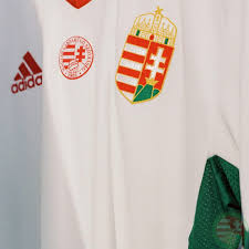 Hongarije thuis tenue/uit tenue tegen geweldige korting. Hongarije Uitshirt 2021 2022 Voetbalshirts Com