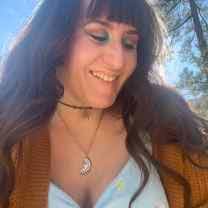 Samantha Parrish's Instagram, Twitter & Facebook