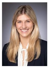 Elisa Hyde's Instagram, Twitter & Facebook