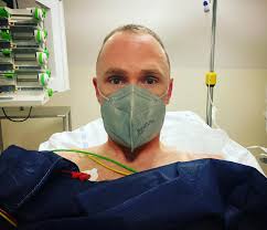 22 después de ingresar en el hospital de mónaco a consecuencia de la grave caída que sufría en el reconocimiento de la contrarreloj del critérium del dauphiné, chris froome ha puesto rumbo a su hogar para seguir su recuperación de las graves lesiones que se produjo después de impactar contra. B4vc4ikthztfym