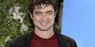 La biografia, una timeline cronologica di tutte le attività di riccardo scamarcio (attore, produttore). Riccardo Scamarcio Diventa Padre L Attore Ha Sposato Angharad In Segreto