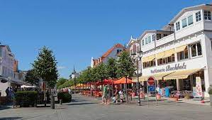 700 m am sogenannten fischerstrand, weil hier die wenigen verbliebenen binzer fischer ihre boote liegen haben. Strandpromenade In Binz Auf Rugen