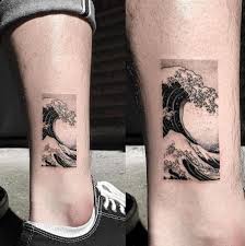 The waves and the palm trees ultimately signify the season of summer. Minimal Great Wave Tattoo Novocom Top