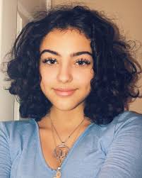 538 2k Likes 8 535 Comments Malu Malutrevejo On Instagram Just A Curly Head Girl With A Weird Personalit Curly Hair Styles Hair Beauty Short Curly Hair