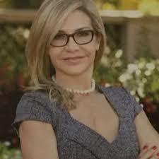 Karin Larrave's Instagram, Twitter & Facebook