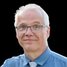 Why I built a bot to solve LinkedIn's Queens puzzle: LinkedIn recently  introduced a series of puzzle games, one of which is Queens