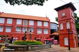 Tempat ibadah umat muslim ini dibangun pada 2006. 40 Tempat Menarik Di Melaka Yang Anda Takkan Percaya