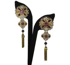 As a wholesale distributor, our goal is to offer superior products at competitive prices. The Best Sources For Vintage Beads Findings And Jewelry Components Feltmagnet