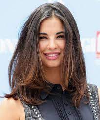 Straight and feathered, this medium length hairstyle for thick hair is quite edgy while showing a retro feel. Shoulder Length Bob Hairstyles For Thick Hair Novocom Top