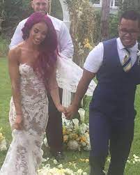 Wwe women's superstar sasha banks has revealed she kept her marriage to costume designer sarath ton a secret due to crazy fans trolling him. Who Is Wwe Star Sasha Banks Husband Mikaze