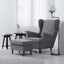 Une Deco Epuree Et Chic Avec Le Fauteuil Gris Confortable Et Son Repose Pied Assorti Ikea With Images Ikea Strandmon Wing Chair Ikea