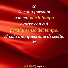 Ci Sono Persone Con Cui Perdi Tempo E Altre Con Cui Perdi Il Senso Del Tempo E Solo Una Questione Di Citazioni Casuali Citazioni Sagge Modi Di Dire Italiani