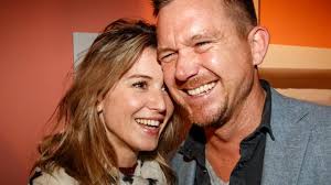 Jump to navigation jump to search. Johnny De Mol Asked The Girlfriend Right Away In Marriage When She Turned Out To Be Pregnant