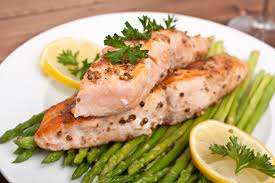 Mettiamo gli asparagi nella vaporiera o nel cestello per cottura a vapore, debitamente disposto sopra una pentola con acqua bollente. Come Cucinare Il Salmone Al Vapore Melarossa