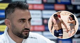 Almanya'dan dönen Selçuk Şahin Çeşme'de! Eşiyle keyifli anlar