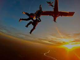 Our photography workshops are a unique and fun experience for creative people. Sunset Skydiving