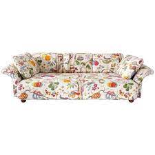 Notations diverses et fragments autobiographiques rédigés dans une prose poétique, auxquels s'ajoutent de nombreuses lettres à des amis, amantes, collectionneurs, acheteurs b, renseignent sur sa psychologie. Josef Frank Liljevalchs Sofa In Original J Frank Fabric Liked On Polyvore Featuring Home Furniture Sofas Upholstery Couch Fabric Upholstered Couch Sofa
