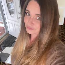 Update made pizza again with all your feedback(thank you all) and it turned  out perfect! What am I doing wrong? My pizza dough wouldnt cook all way  through and was doughy no