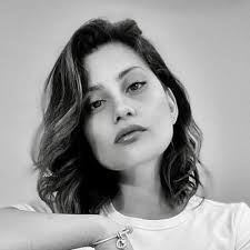 daniela Echeverría (@naniecheverria)