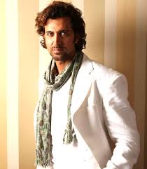 Khalid (tiger shroff), a soldier with a murky past, struggles to get into kabir's team and finally manages to convince him of his dedication & loyalty. Hrithik Roshan Looks Back At Dhoom 2 Days