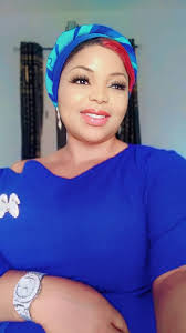 can someone put a baby in my arms in a photo?