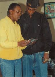 Ask Mama Why I Got The Urge To Die Witness The Tears Fallin Free From Her Eyes Before She Could Reply Tupac Pictures Tupac Shakur Tupac